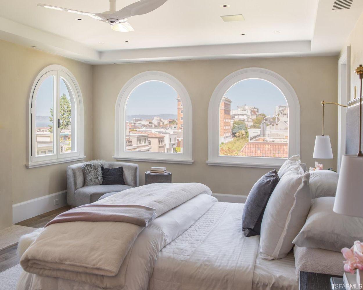 2545-2547 Lyon Street bedroom with arched windows